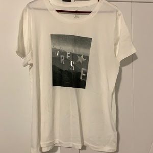 Converse women’s T-shirt never worn